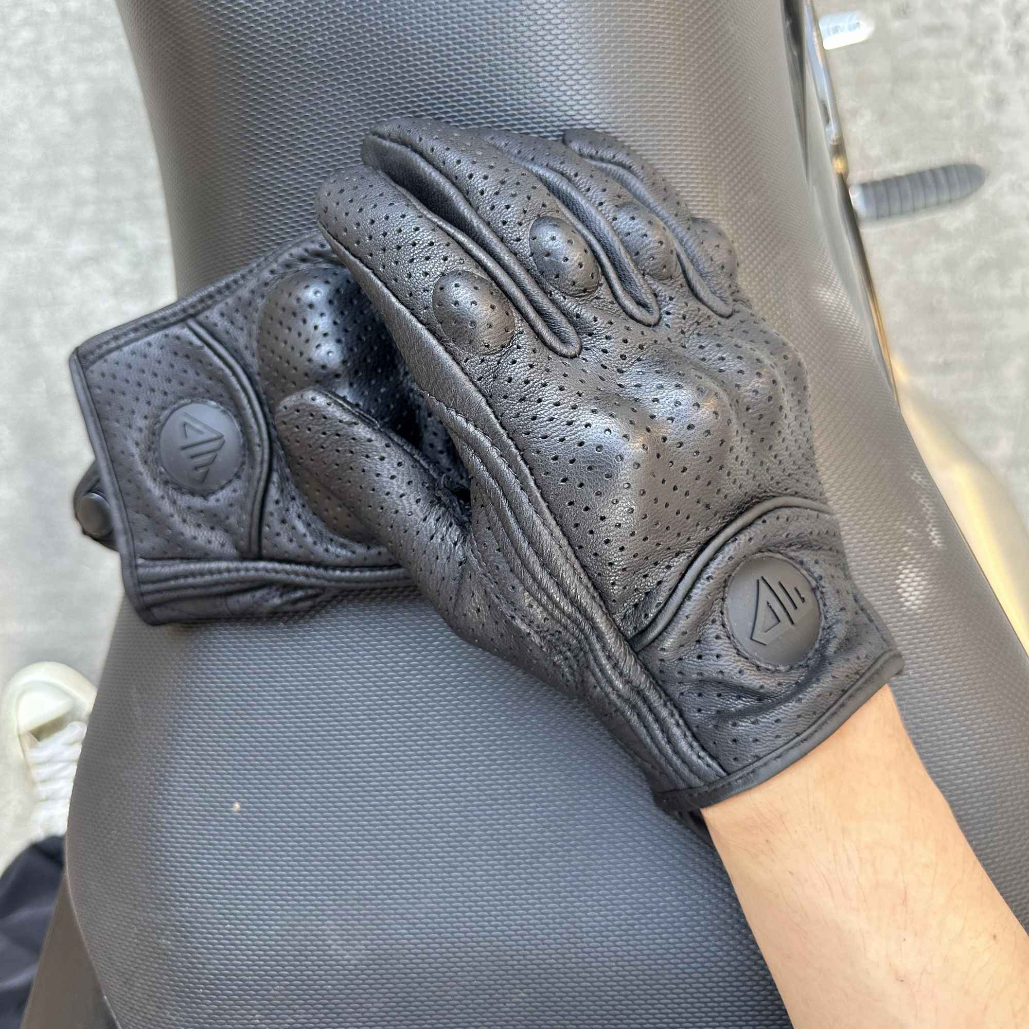 Luva para Motociclismo de Couro Sintético